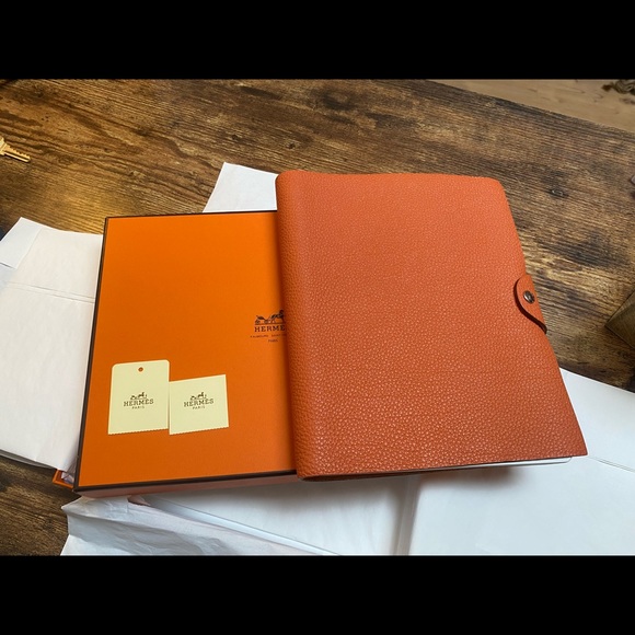 Authentic Brand New Hermes Note Book MM Size - Picture 1 of 7